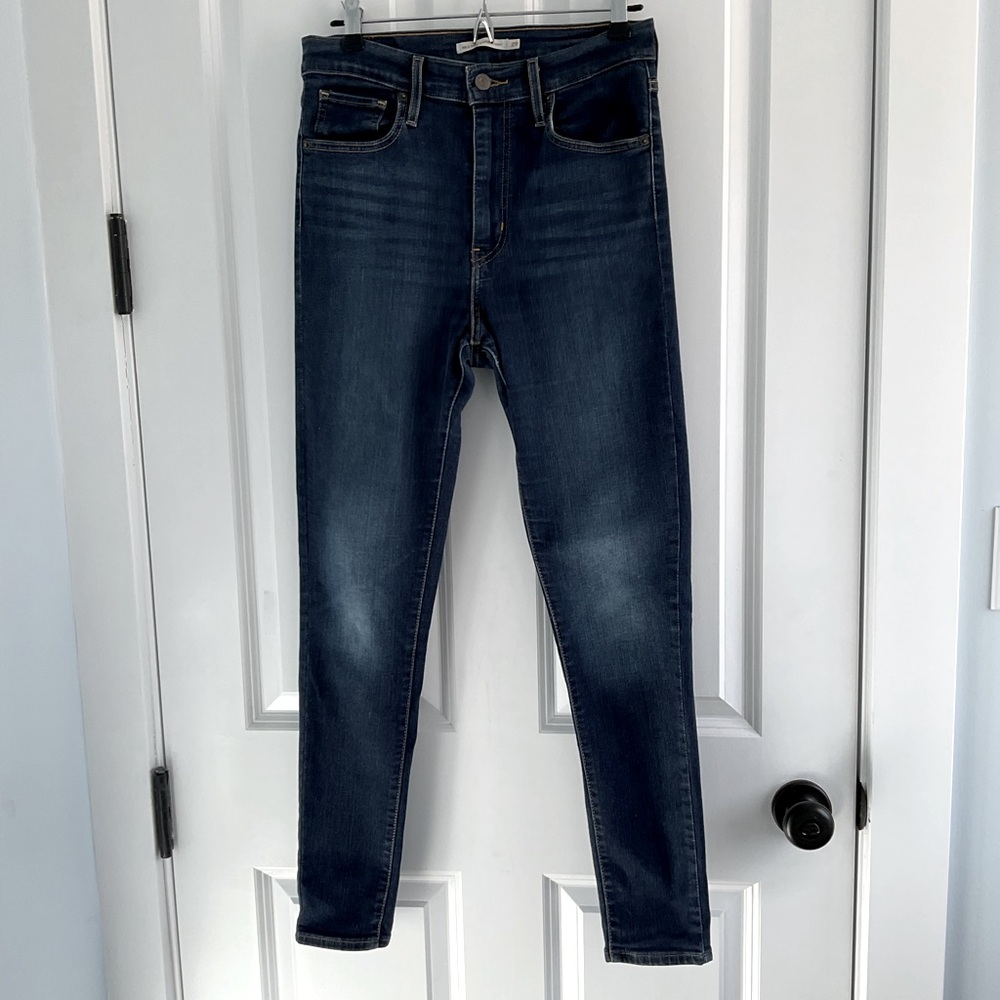 Women’s Levi’s jeans